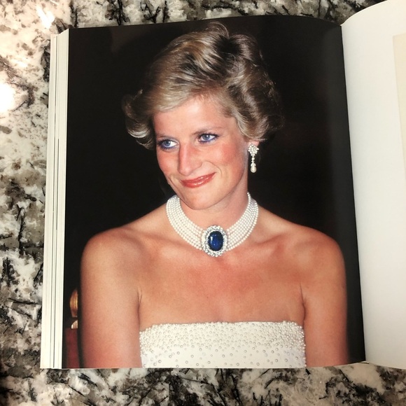 Princess DIANA The Portrait Anniversary Edition Coffee Table Book - Softcover - Picture 13 of 15